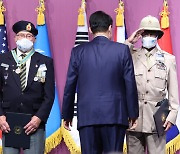 President Yoon Suk-yeol thanks Korean War veterans for their service