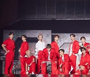 '팬데믹' 넘어선 세븐틴 콘서트장..웃음소리·함성 가득