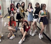 걸그룹 프로미스나인, 교통사고후 응급실行 "큰 부상은 없어"