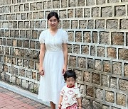최희, 람세이헌트 후유증 호전..19개월 딸 업고 밝은 표정