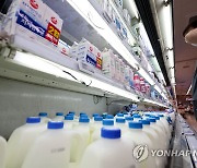 낙농가-유업계 대치에 우유 수급난 우려