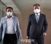 [포토] 기자회견 향하는 이상민 행안부 장관