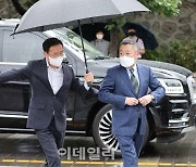 [포토]박정원 두산 회장, '정의선 회장 장녀 결혼식 참석'