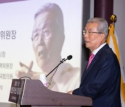 '미스터 쓴소리' 김종인의 일침..여당 의원에 "대통령만 보고 사는 집단"(종합)