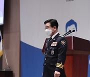 '용퇴론' 일축했던 김창룡 경찰청장 전격 사의..무엇이 그를 움직였나?