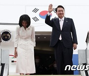 윤 대통령, 韓최초 나토 회의 참석차 출국