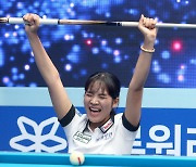 부모 앞에서 첫 우승..'캄보디아 김연아' 평생 꿈 이룬 날 [블루원리조트 챔피언십]