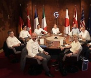 G7, 中 겨냥 777조원 인프라투자..러 금·원유 추가 제재