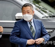 [포토]결혼식장 들어서는 박정원 두산그룹 회장