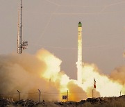 이란 위성운반 로켓 '줄자나' 발사..핵협상 재개 앞두고 '신경전'