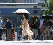 일본도 40도까지 치솟았다..폭염에 정부 "참지 말고 에어컨 켜라"
