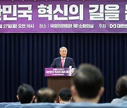 김종인, "대통령만 쳐다보는 정당은 발전할 수 없다"..집권여당 정면 비판