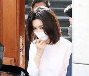[단독] 김건희 여사, '허위 경력 의혹' 서면 조사서에 50일 넘게 미회신
