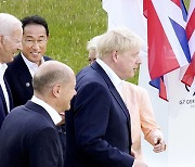 "G7 정상회의서 바이든·기시다 짧은 회담..우크라 등 논의"