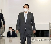 尹대통령, 오늘 나토行..반중·반러 대신 '경제 외교' 초점