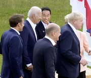"G7 정상회의서 바이든·기시다 단시간 회담"
