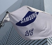 "애플에 패배 불가피" 삼성 '8월 폴더블'로 전세 뒤집나
