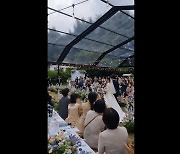 [영상]"많이 축하해주세요".. 장나라 결혼, 순백의 웨딩드레스