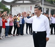 "시진핑을 사랑하라" "그는 황금열쇠" 中공산당 찬가 무슨 일?