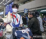 '한국 수영의 미래' 황선우 귀국