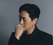 '종이의 집' 유지태 "김윤진과 베드신, 육감적으로 안 보이려 옷 입어" (인터뷰)