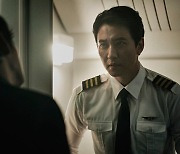'비상선언' 김남길, 부기장 변신..사상 초유 항공 재난 속 책임감의 무게