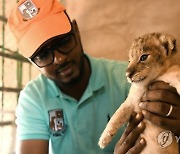 SUDAN PHOTO SET ANIMAL RESCUE CENTER