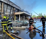 러군 '1000명 모인' 우크라 쇼핑몰에 미사일 공격..최소 10명 사망·40명 부상(상보)