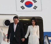 윤석열 대통령·김건희 여사, 첫 순방지 스페인 도착