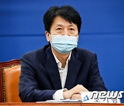 기자간담회 참석한 오기형 민주당 경제위기대응특위 위원