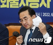 마스크 벗는 박홍근 더불어민주당 원내대표