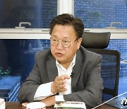 '동학개미 선봉장' 존리, 불법투자 의혹에 전격 사표