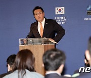 나토정상회의 브리핑하는 김태효 1차장