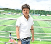 [포토] 여자축구 진주 발굴 위해 여왕기 찾은 황인선 U-20 여자축구 감독