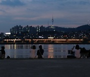 '구름 이불'에 덮여 축축..서울, 사상 첫 '연이틀 6월 열대야'