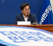 '잠룡' 김동연 지원 나선 민주당..정부에 국무회의 배석도 요구