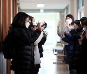 '바늘구멍 임용문' 올해도 줄어드나..교육 정상화 엇박자 우려