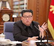 보름 만에 또 비서국 회의..김정은, 당 중앙위 조직 개편 논의