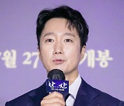 '한산: 용의 출현' 박해일 "1대 이순신 최민식이 고생좀 해보라고 하더라"