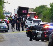 멕시코 국경 넘어 미 텍사스 왔건만..'찜통' 된 트레일러 짐칸서 46명 사망