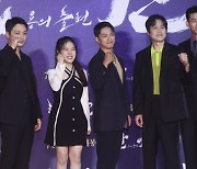 'Hansan: Rise of the Dragon' director, cast hold press conference