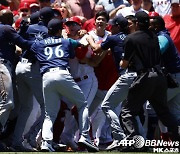 MLB, 시애틀-에인절스 난투극에 무더기 징계 '철퇴'