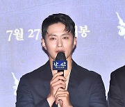 '한산:용의 출현' 김성규 "왜군 역할 맡아 실제 삭발..자신감으로"
