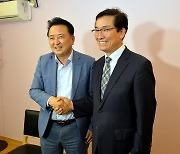 김영환·윤건영 당선자 첫 공식 회동..충북교육 발전 협력
