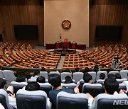 여야, 원구성 강대강 충돌..野 "7월 임시회 소집" 與 "입법독재"