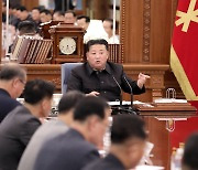 김정은, 비서국 확대회의 주재..당중앙위 기구개편 논의