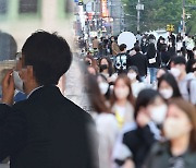 확진 또 늘어 1만명선..당국 "유행 감소세 한계 도달"