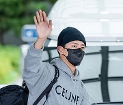 박보검,'차 앞으로 나와 인사' [사진]