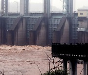 북한도 폭우 '비상'..북 댐 방류 '우려'