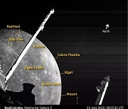 [우주를 보다] 분화구로 가득찼네..ESA 탐사선, 수성 근접비행 영상 공개